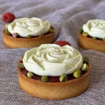 Pistachio-Raspberry Mini Tart photo 4