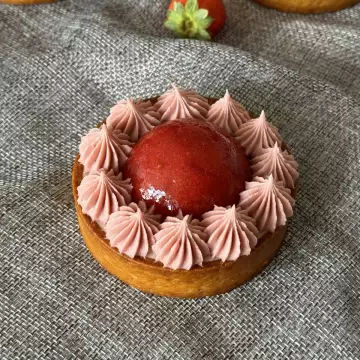 Big Photo of Strawberry-Coconut Tart